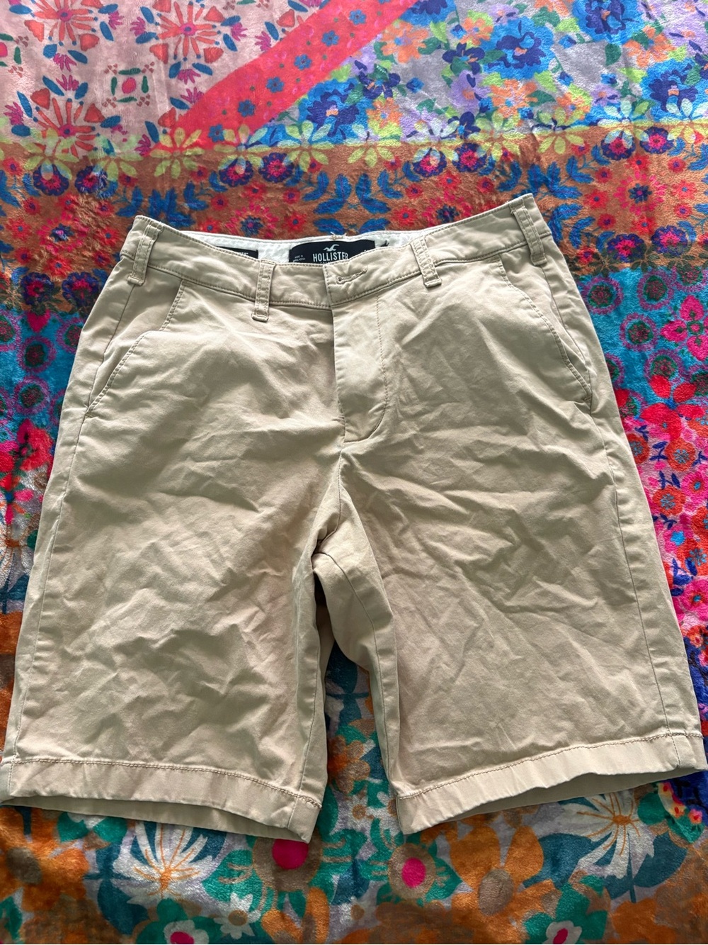 Hollister Men's Light Khaki Flat Front Chino Shorts
